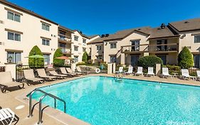 Club Hotel Nashville Inn & Suites